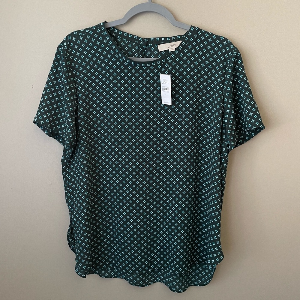 NEW: Ann Taylor LOFT Large short sleeve blouse tshirt. Dark green w/ white blue